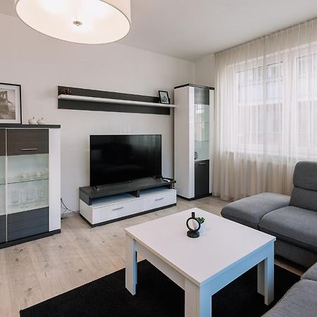 Skau 1 Old Town Family & Business Apartment Free Parking Pressburg Exterior foto
