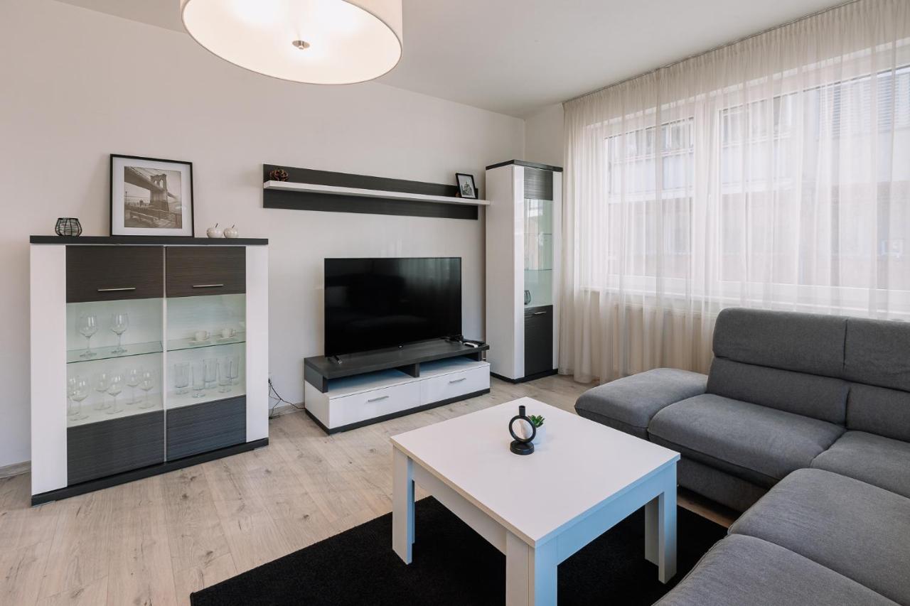 Skau 1 Old Town Family & Business Apartment Free Parking Pressburg Exterior foto