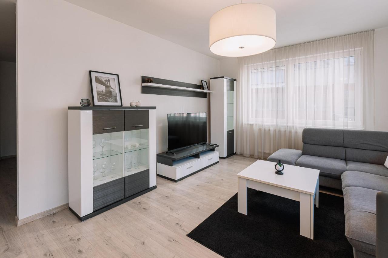 Skau 1 Old Town Family & Business Apartment Free Parking Pressburg Exterior foto