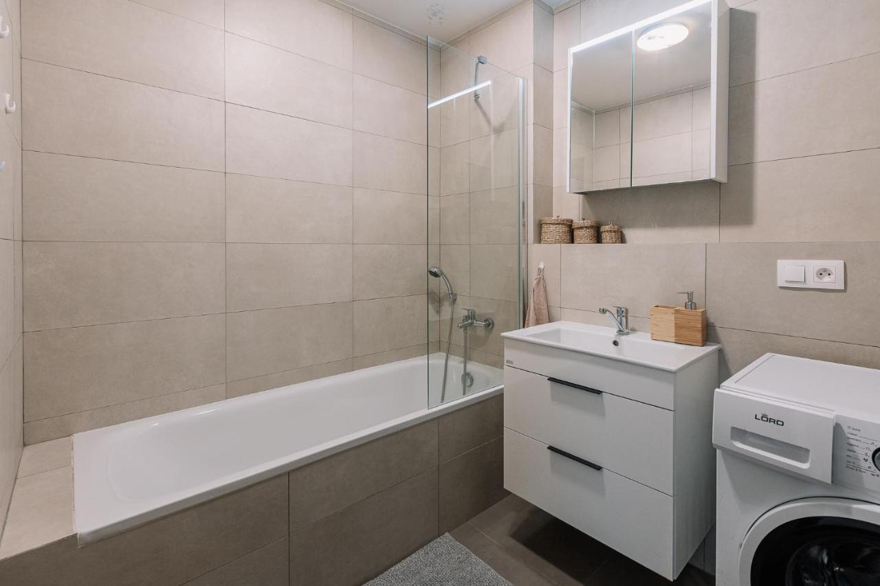 Skau 1 Old Town Family & Business Apartment Free Parking Pressburg Exterior foto