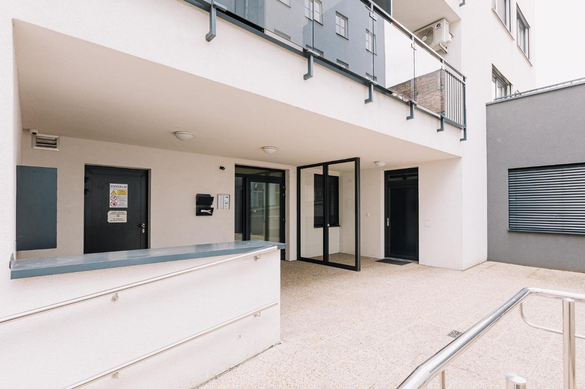 Skau 1 Old Town Family & Business Apartment Free Parking Pressburg Exterior foto
